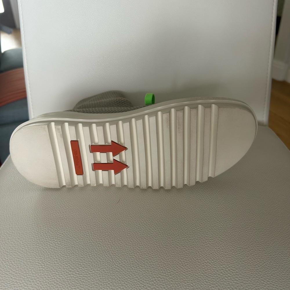 OFF-WHITE - Picture 3 of 12